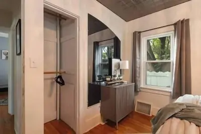 Image de “Charming Bismarck Stay/King & Queen Beds|Central”