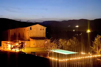 Image de Xv century farmhouse, rural house, no neighbors, swimming pool, barbecue, fireplace.