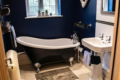 Image de 5 Bed Cottage | Sleeps 10 | Free Parking