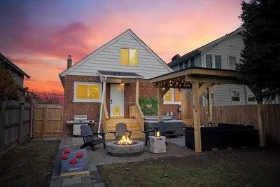 Image de Dog-Friendly, Hot Tub+Private Theater, Game Room near German Village