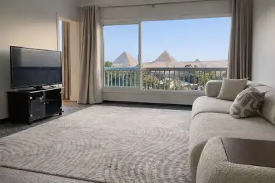 Image de 3 Pyramids + Grand Egyptian Museum +Roof Top | 3br