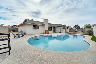 4 Mi to Spring Training! Family-Friendly Tempe Gem