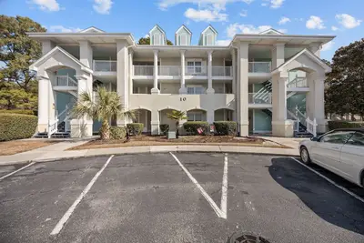 Image de Coastal Golf Course Condo – Shared outdoor pool and fitness center