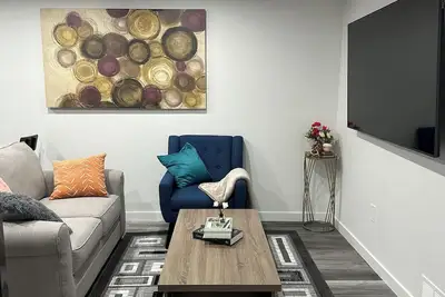 Image de Cozy and Charming private 2 bedroom basement suite.