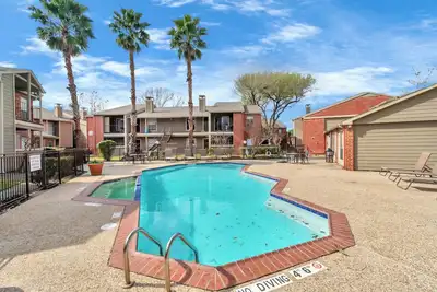 Image de Bright 2br 2ba King Ensuite w/ Private Patio