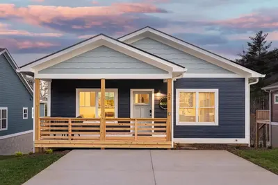 Image de Adoring Asheville | Near Biltmore Estate | Hot Tub Retreat | 15 Min to Avl