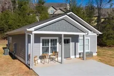 Image de Mountain Star | Modern Asheville Retreat with Hot Tub + Fire Table Near Biltmore