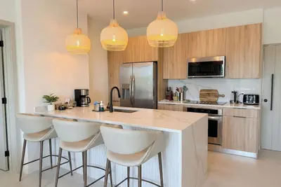 Image de Alora West Coast Retreat • Infinity Pool · Steps to the Beach · Spacious 2br 2ba