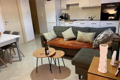 Image de Appartement de deux chambres avec la terrasse et la vue sur le mer Vodice (A-25148-a)