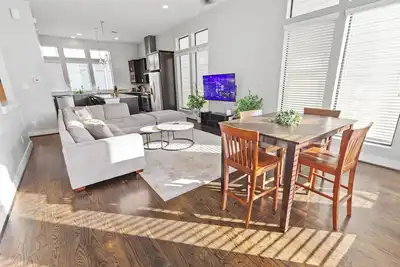 Image de 3br Spacious Home Near Downtown, Rooftop & Spa