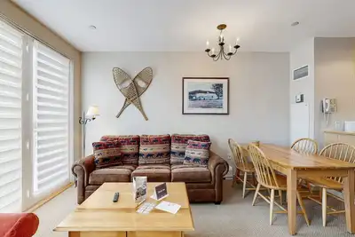 Image de Walk to lifts, condo at Stratton Mountain, fireplace, pool, hot tubs, sauna