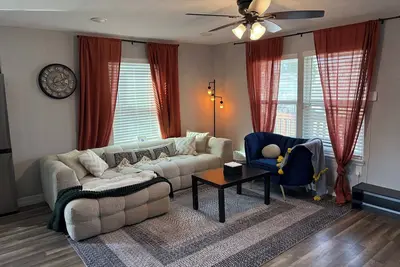 Image de Clean, Private Home • Gated• Near Nrg & Med Center