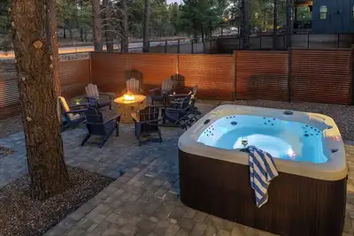 Image de Luxe Mountain Escape Hot Tub & Pool Table