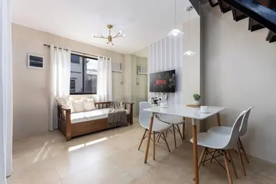 Image de 3br & 3ba Townhome in Central Cebu City with WiFi, Netflix, Parking and Washer