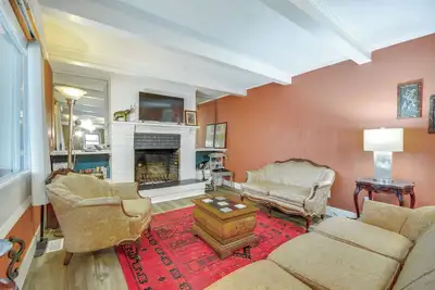 Image de Tranquil Lakefront Home w/ Sunroom in Burlington