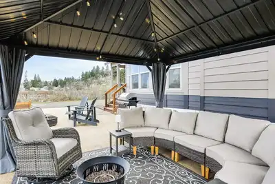 Image de Great Outdoor Space! Serene Getaway in Oakland