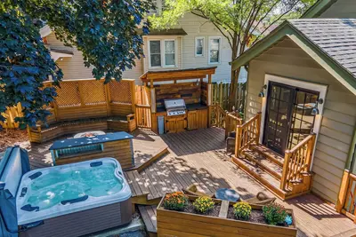 Image de Walk to Fox River Grove Train Station + Hot Tub!