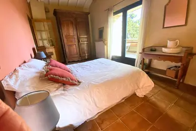 Image de Mas provençal XIXe. Vue Mont Ventoux. Piscine.