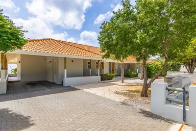 Image de Piscine et jacuzzi dans une villa Coral Estate