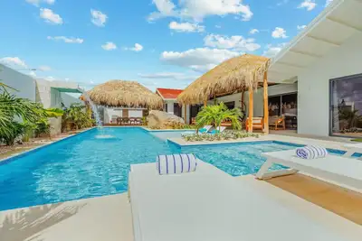 Image de New 6-Bed 6 Bath Pool 5-min to Beach by Bocobay