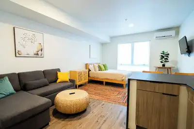 Image de Contemporary Comfort with <br>with Rooftop Access