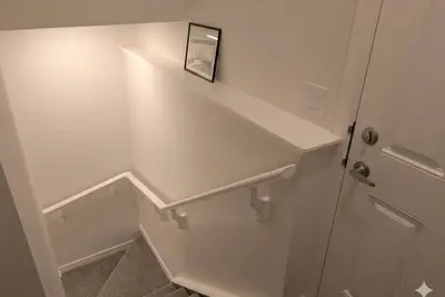 Image de Bright and Airy close to airport and downtown