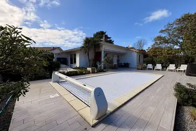 Image de Agréable Maison avec piscine pour 8-10 personnes à Biscarrosse Plage (237)