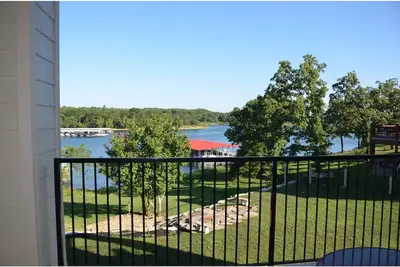 Image de Stunning 3 Bdr Condo w/lakefront views