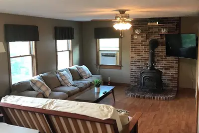 Image de Spacious Family Home Near the Beach!