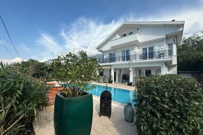 Image de A high end, beautifully furnished villa with outstanding views.