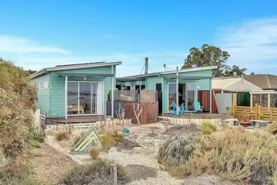 Image de Mermaid Haus Beach Escape with Pool Fire and Style