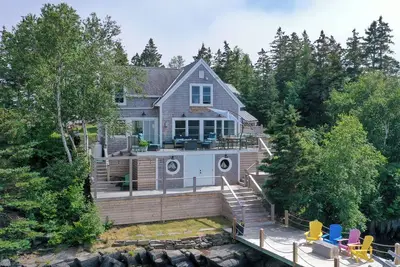 Image de Nova Scotia waterfront retreat with sauna and hot tub!