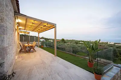 Image de Petra & Thea Chrani - Seaview Stylish Gem