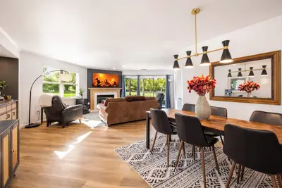 Image de Modern Spacious Condo with no step access, pools, fishing, games and golf!
