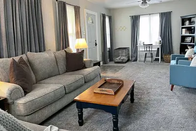 Image de Simple & Spacious 3/1~2 Pets Stay For Free!