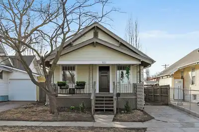 Image de Urban Bungalow W/ Cozy Porch