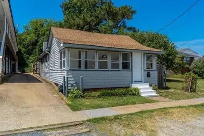 Image de Cute & updated beach cottage only 1. 5 blocks to the beach!