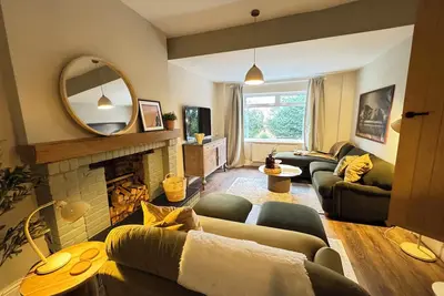 Image de Spacious 4-Bed Cottage w/Hot Tub & Parking in Malvern. Perfect for Family Getaway