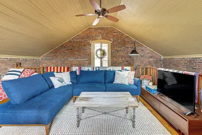 Image de 1 Block to Main St: 'Second Street Carriage House'