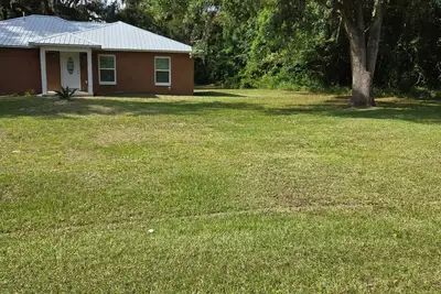 Image de Safe, comfortable, large yard for parking Rv, horse trailer parking,