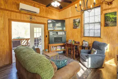 Image de Private Hot Tub, Deck & Mtn Views! Hickman Retreat