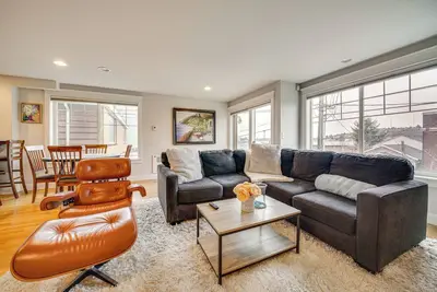 Image de Central to Everything! Prime Seattle Townhome