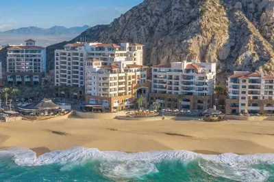 Image de Oceanfront resort, semi-private beach within walking distance to all amenities