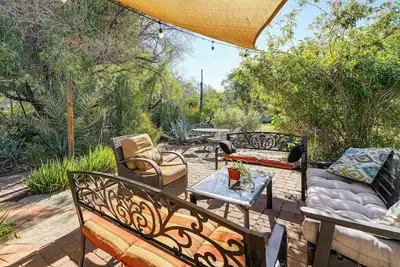 2 Mi to Downtown: Pet-Friendly Home in Phoenix!