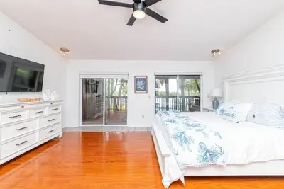 Image de Waterfront 6br Oasis • Pool • Gym • Huge Dock