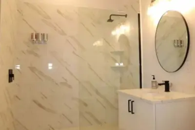 Image de Beautiful 1 Bed/1 Bath- Steps to Town Center