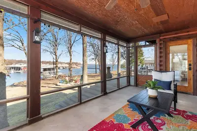 Image de Charming Waterfront Cabin on Monkey Island at Grand Lake. Pet Friendly!