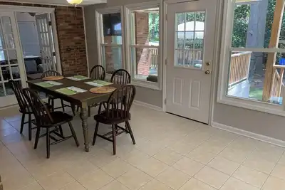 Image de Available Masters! Only 2. 2 miles from the course.