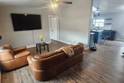 Image de Modern Desert Farmhouse on 1. 5 Acres – Fresh Air & Sunset Views