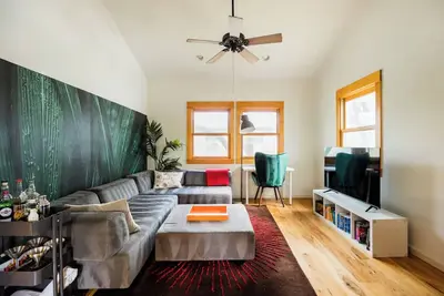 Image de Secluded and Central Hyde Park Casita
